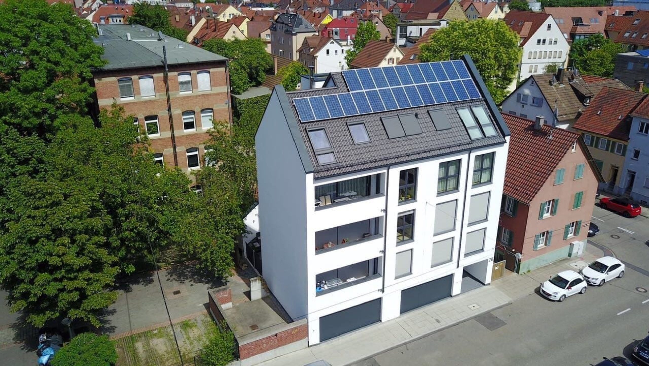 Referenz Dachsanierung & Photovoltaik Stuttgart – Mehrfamilienhaus