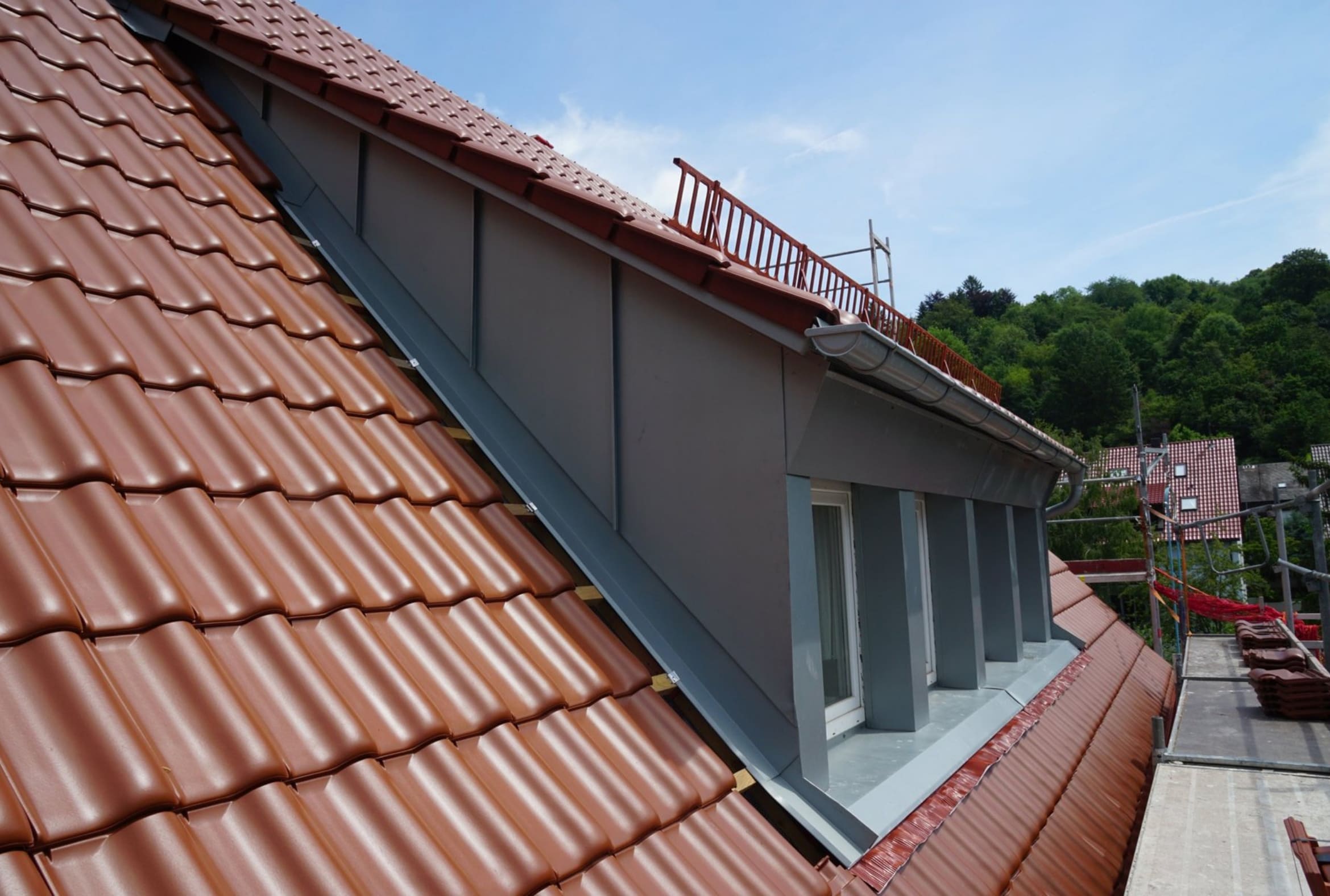 Dachsanierung mit Gaubenverkleidung – Dachdecker Stuttgart