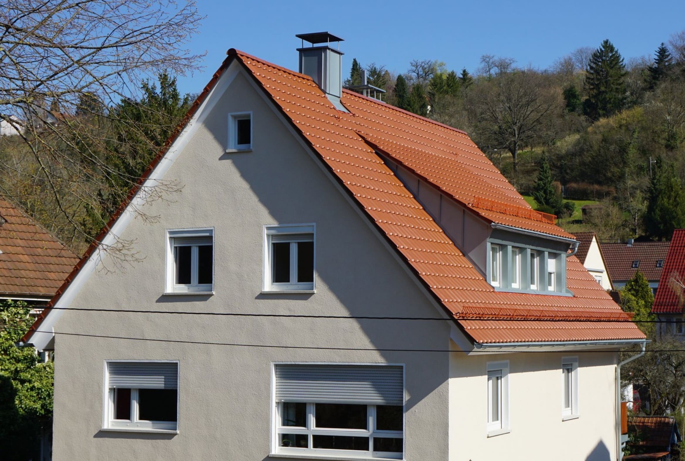 Dachsanierung mit Ziegeldeckung und Gaube – Referenz Stuttgart