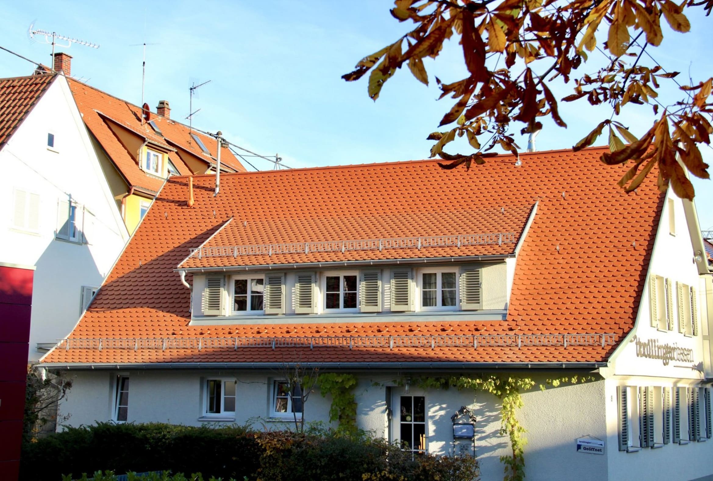 Einfamilienhaus Stuttgart – Dachsanierung mit Dachstuhl & Flaschnerarbeiten