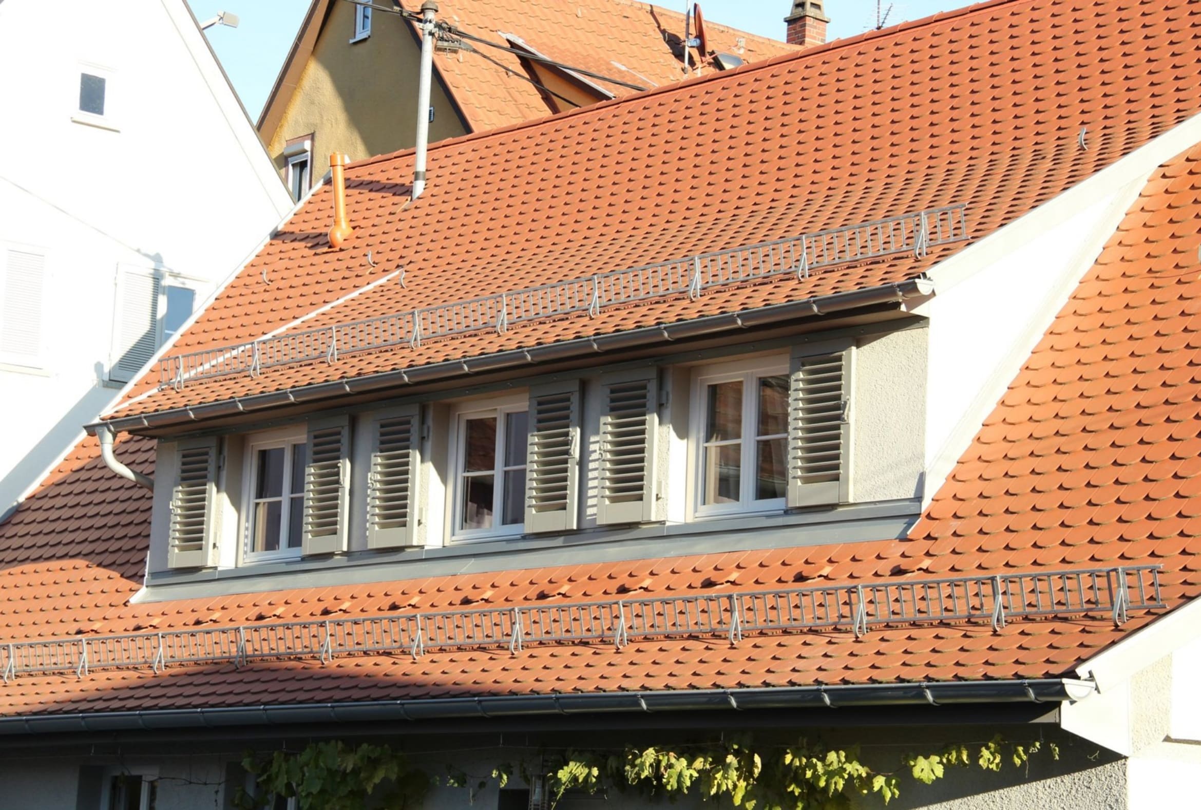 Einfamilienhaus Stuttgart – Dachsanierung mit Dachstuhl & Dachdeckung