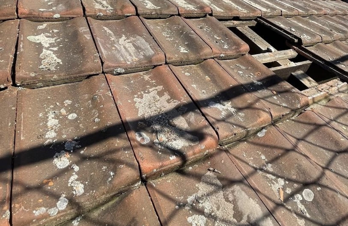 Keramikschindeln & Ziegelrecycling – Nachhaltige Dachsanierung