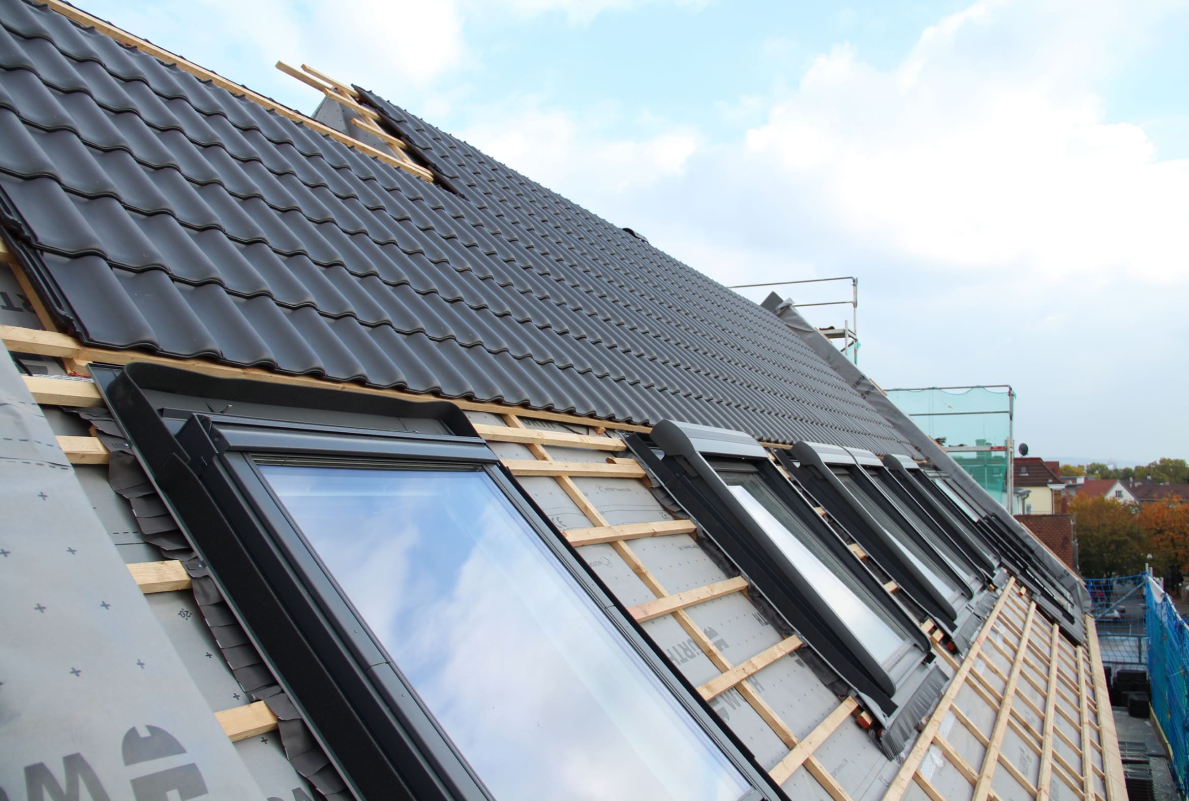 Mehrfamilienhaus Stuttgart – Dachdeckung & Dachflächenfenster