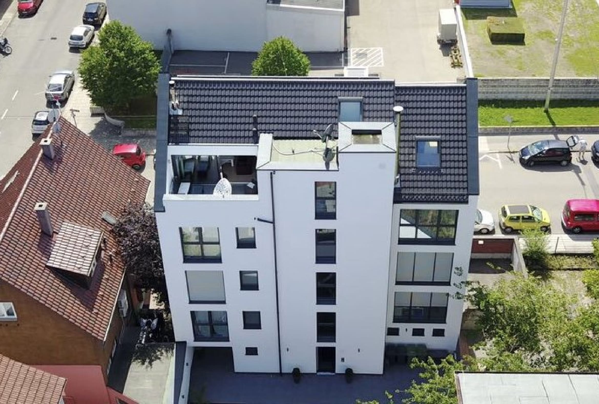 Mehrfamilienhaus Stuttgart – Dachstuhl, Dämmung, Dachdeckung & Flaschnerarbeiten