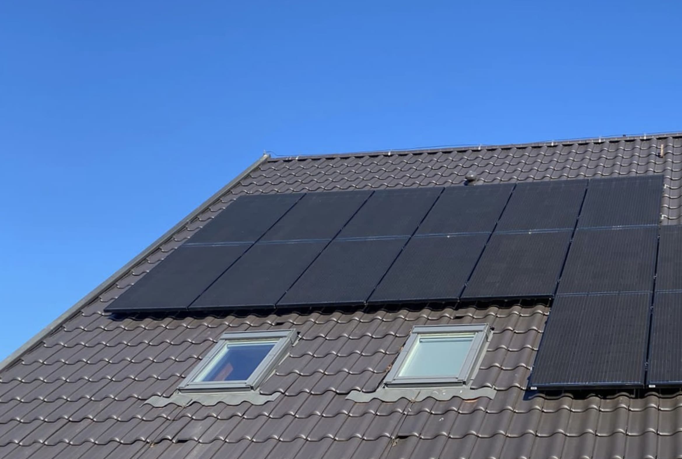 Photovoltaik Stuttgart – PV-Montage auf dem Steildach vom Meisterbetrieb