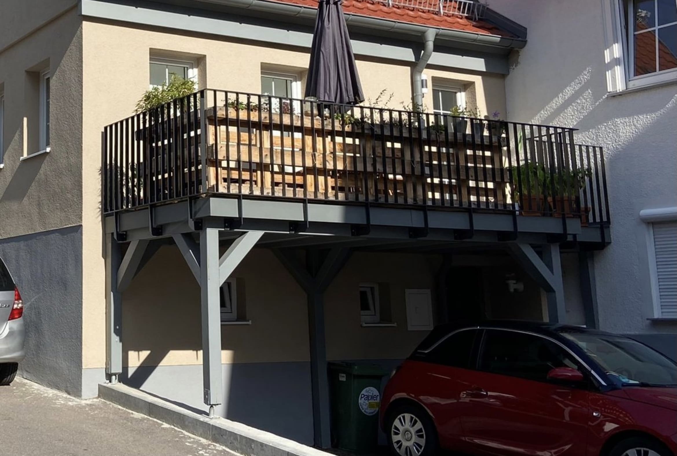 Zweifamilienhaus Stuttgart – Dachstuhleindeckung & Bauleitung